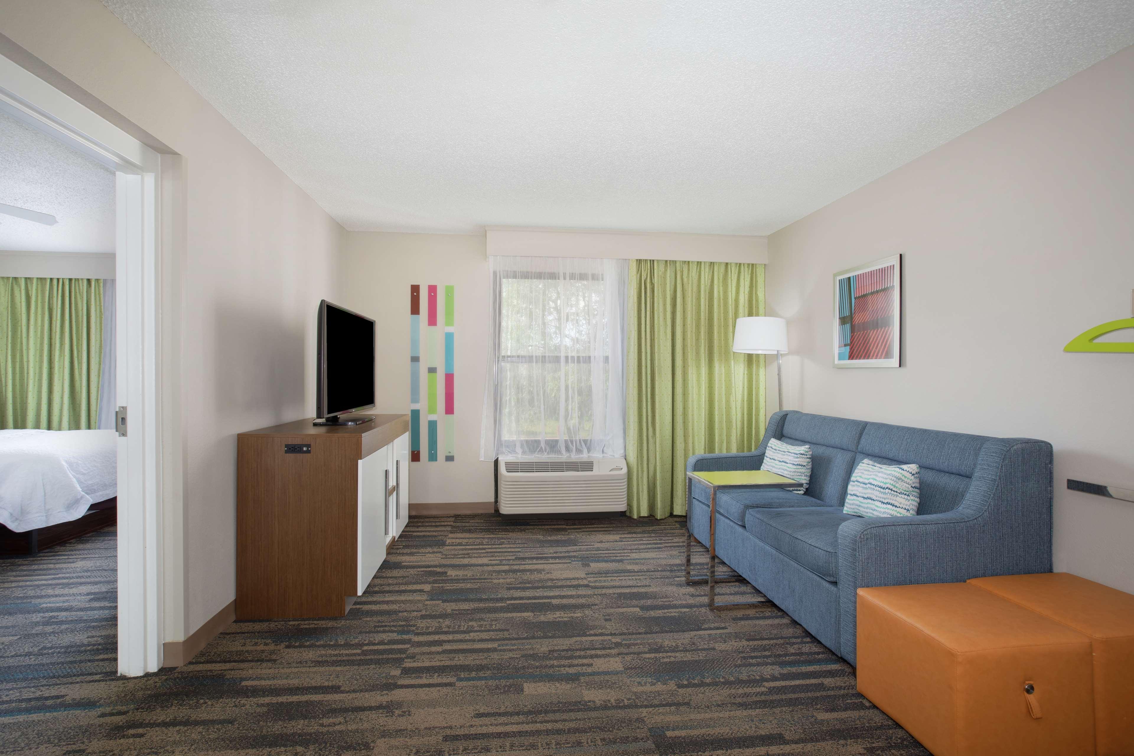Hampton Inn & Suites Kansas City-Merriam Exterior foto