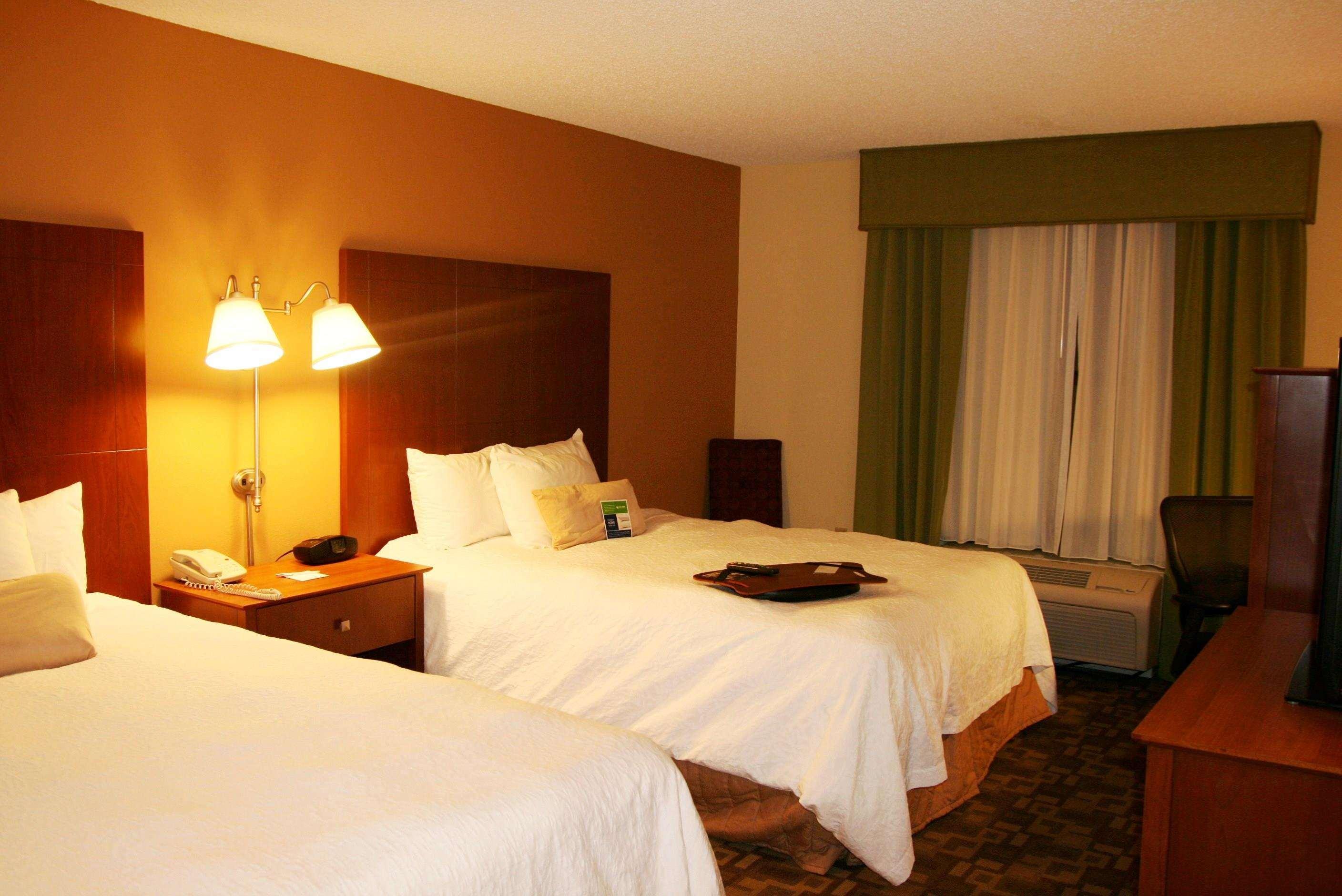 Hampton Inn & Suites Kansas City-Merriam Exterior foto