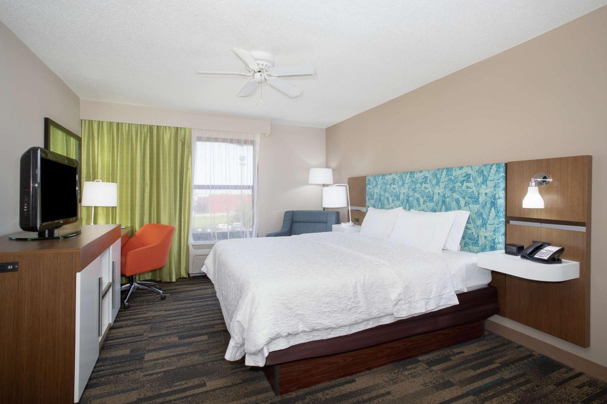 Hampton Inn & Suites Kansas City-Merriam Exterior foto